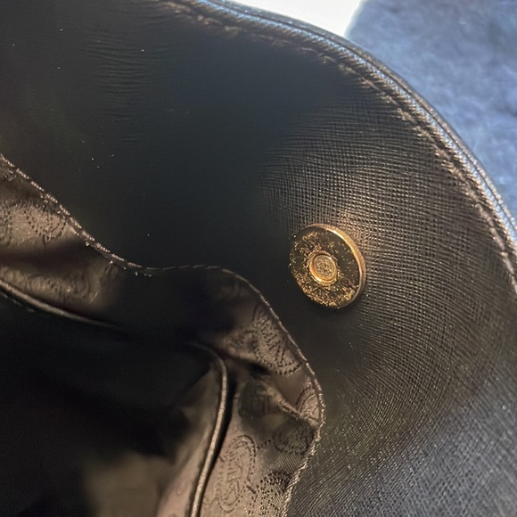 Michael Kors black Hamilton handbag. - Picture 7 of 8